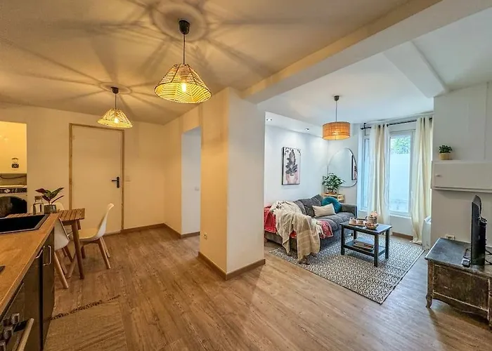 Elegance Au Coeur De *